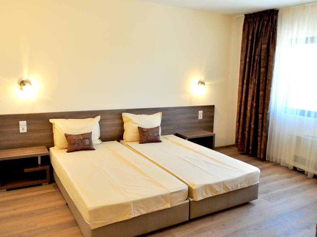 Yustina Villas Guest House Bilik gambar
